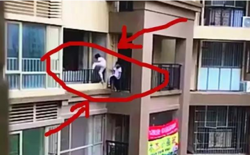 触目惊心！赣州寻乌小孩在高楼玩耍攀爬阳台！